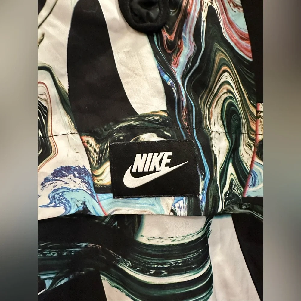 UNISEX NIKE WINDBREAKER !!